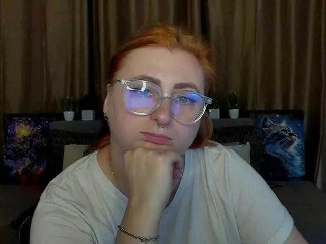 Offline Aliciaredluv on BongaCams