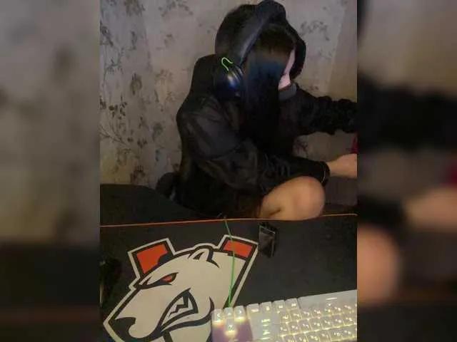 Freechat aloeloea on BongaCams