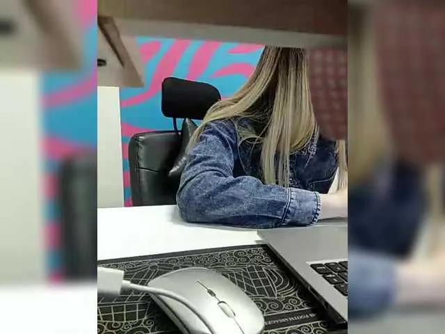 Offline Angelinamik on BongaCams