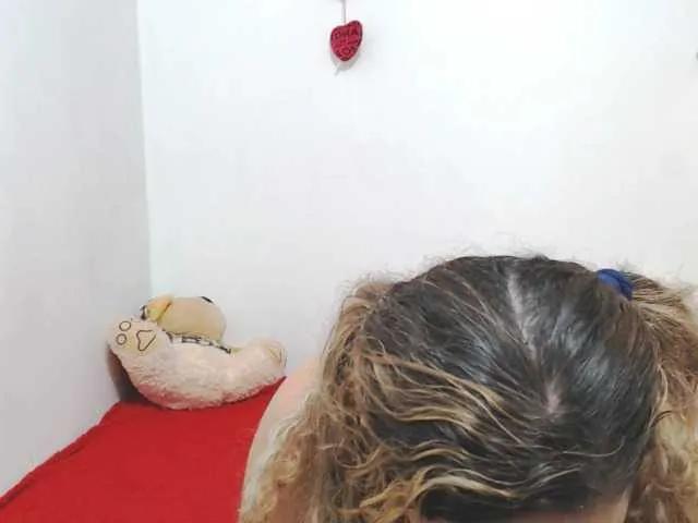 Freechat ariellth on BongaCams