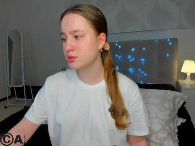 Offline Candy-Cansew on BongaCams