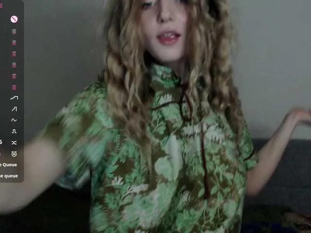 Offline CatinMilkland on BongaCams