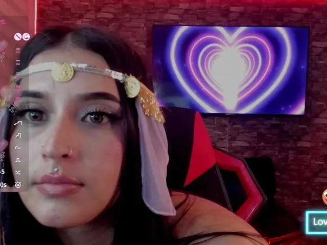 Offline Charlotte-greys on BongaCams