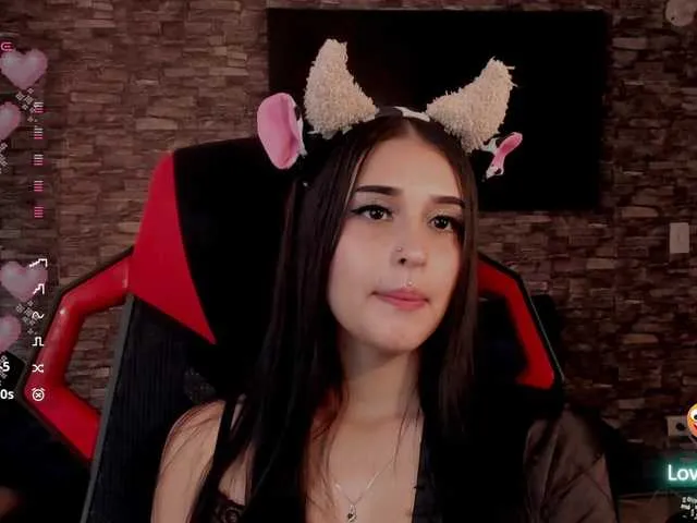 Offline Charlotte-greys on BongaCams