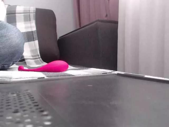 Offline Cherry-Tip on BongaCams