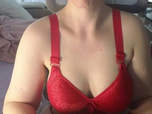 Offline CreamyWoman on BongaCams