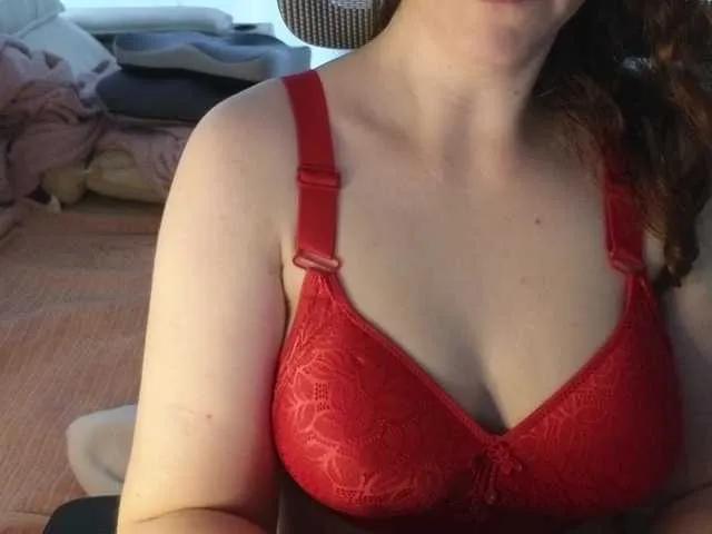 Offline CreamyWoman on BongaCams