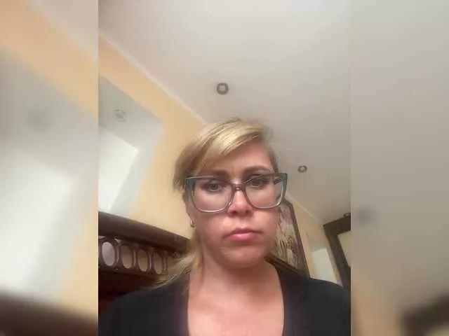 Offline Crystal00Girl on BongaCams