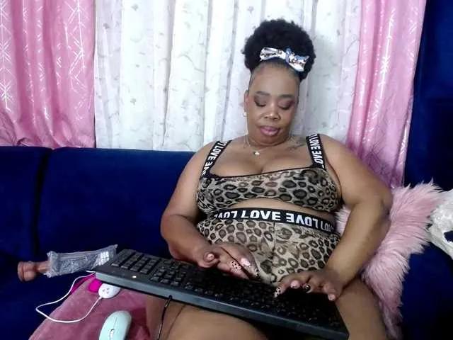 Offline crystalbee on BongaCams