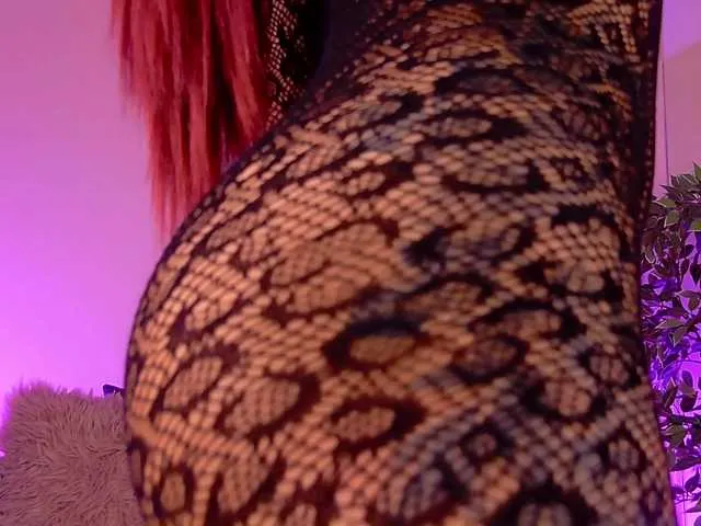 Freechat CrystalRed on BongaCams