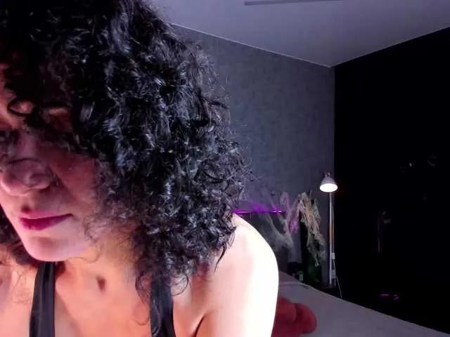 Offline Curly-Sue on BongaCams