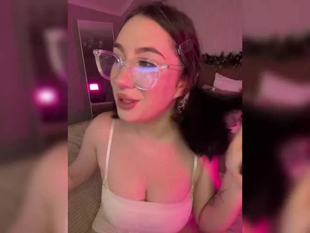 CurvyWoman- on BongaCams