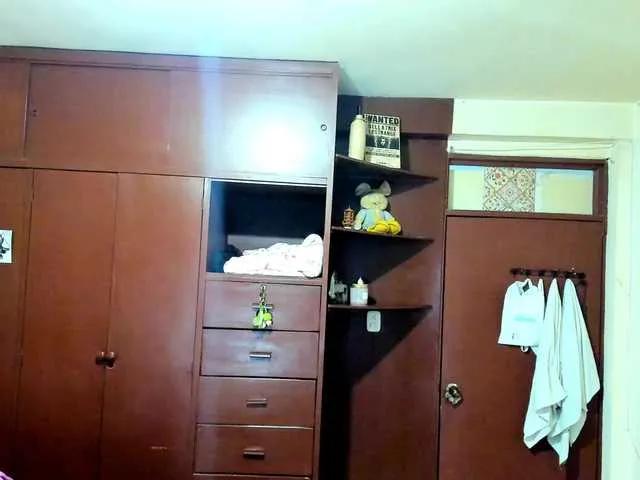 Offline daphnesweet on BongaCams