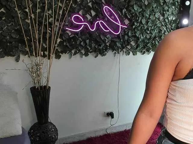 Freechat DestinyHills on BongaCams