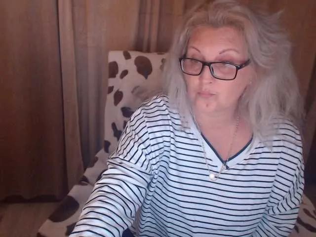 Offline DivineBlond on BongaCams