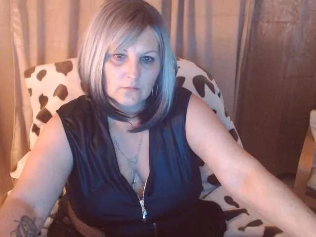 Offline DivineBlond on BongaCams