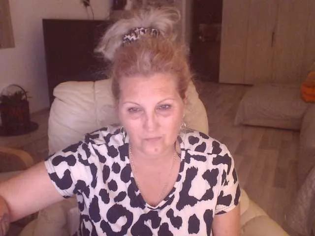 Offline DivineBlond on BongaCams