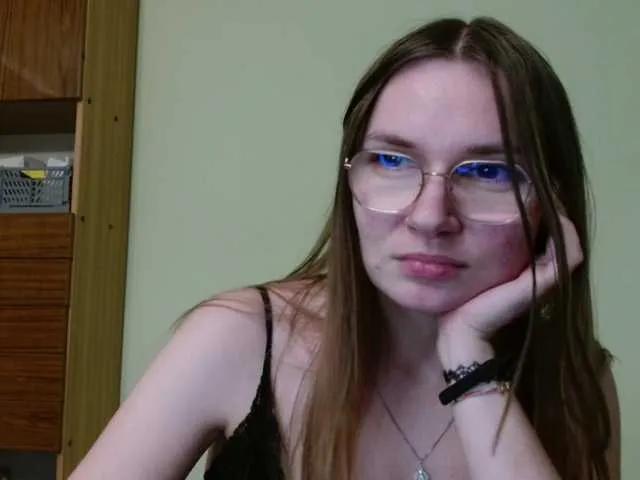 Offline Ellyxcute on BongaCams
