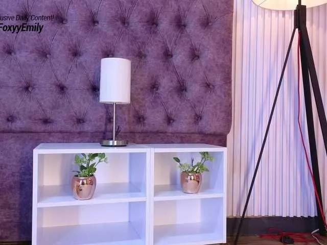 Freechat Emily-Foxyy on BongaCams