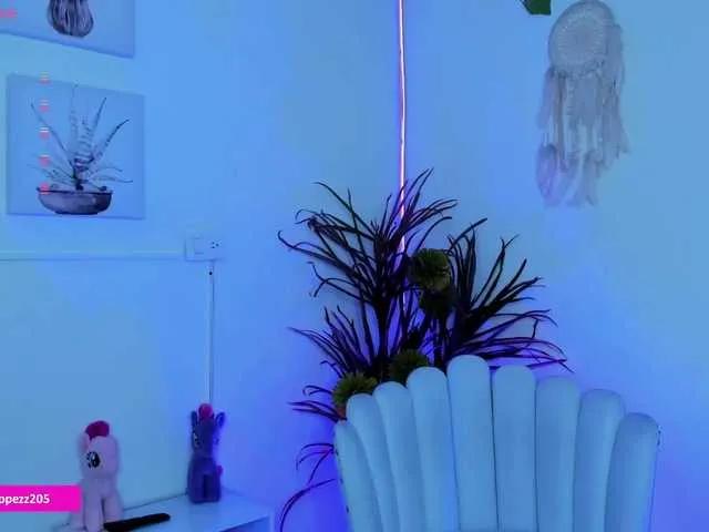 Emylopez — I am excited to feel desired, see how you look at me as if you already had me. I love when they talk to me dirty, when they take control and make me lose myself at the time. The game, the tension, the groans that cannot be contained ... that ignites...