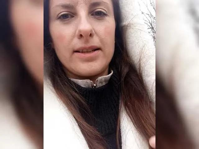 Offline Erine9900 on BongaCams