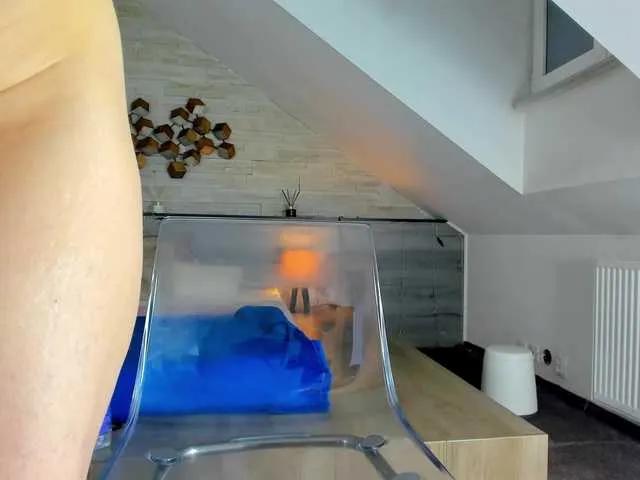 Offline foxxy-milf on BongaCams