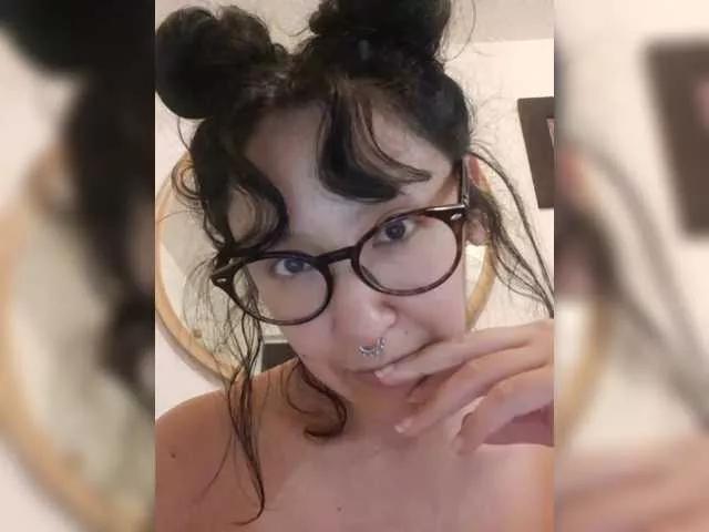 Offline Fruttituttis on BongaCams