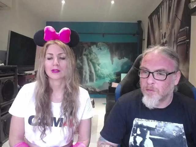 Offline GiselleandJay on BongaCams