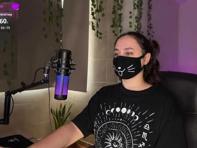 Offline GummyPeach on BongaCams