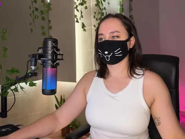 Offline GummyPeach on BongaCams