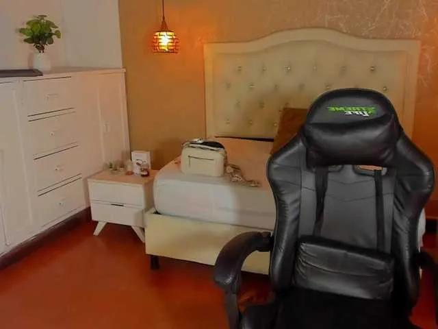 Freechat Hadley- on BongaCams