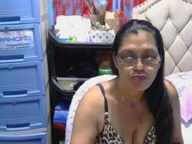 Offline hOtGranny4u on BongaCams