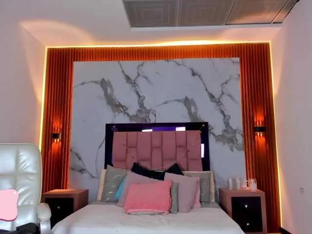 Offline jeen-taylor1 on BongaCams