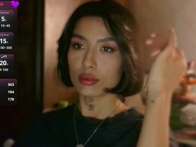 Offline JulieTurner on BongaCams