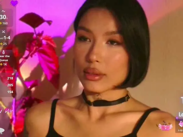 Offline JulieTurner on BongaCams