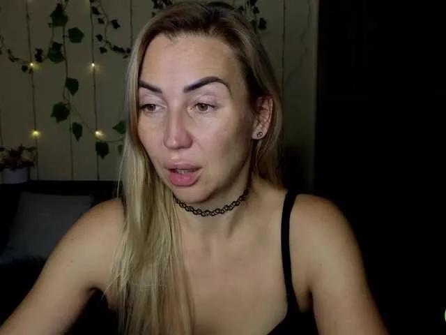 Offline Jullyblondkiss on BongaCams