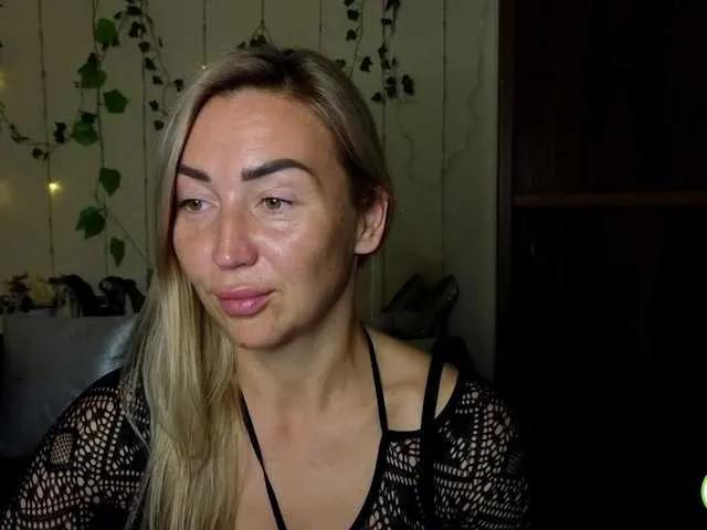 Offline Jullyblondkiss on BongaCams