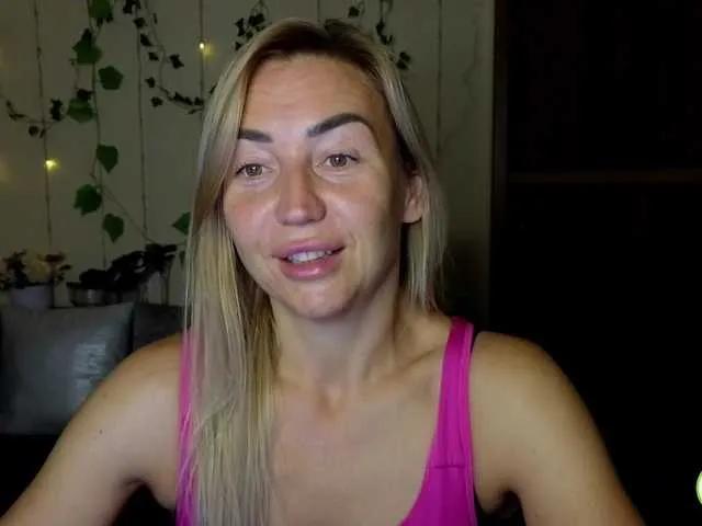 Offline Jullyblondkiss on BongaCams