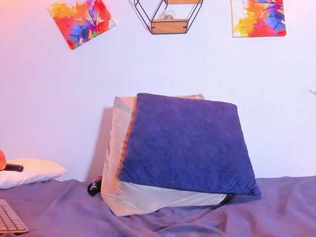 Freechat Karlaliones on BongaCams