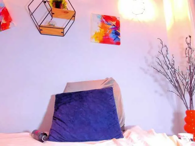 Freechat Karlaliones on BongaCams