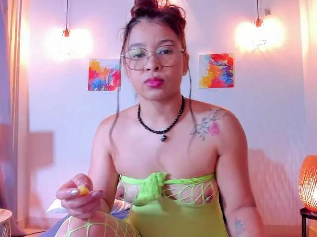 Freechat Karlaliones on BongaCams