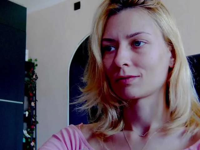 Freechat karo131324 on BongaCams