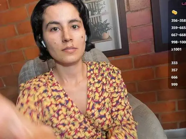 Offline katiae on BongaCams