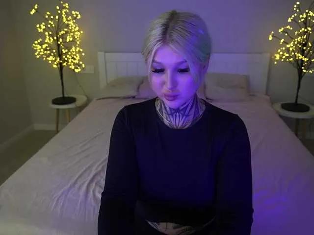 Offline KellyBabbe on BongaCams
