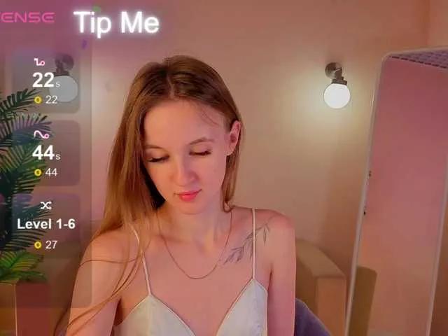 Offline Kiana-White on BongaCams