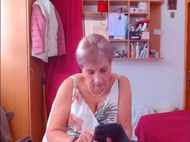 Offline Kira9476 on BongaCams