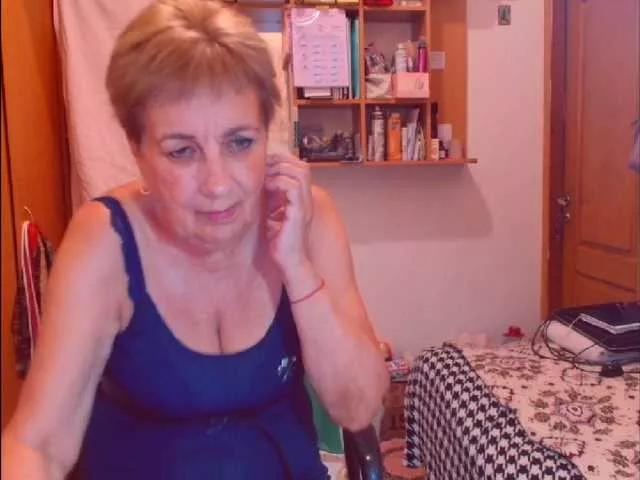 Offline Kira9476 on BongaCams