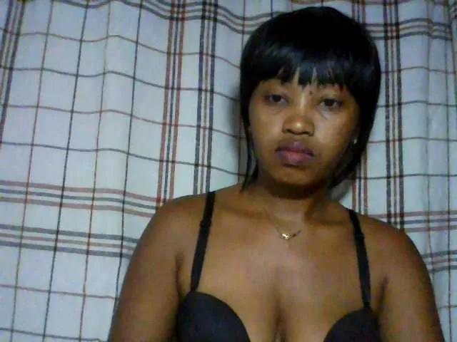 Offline kylie11 on BongaCams