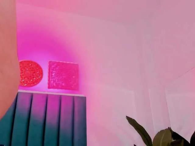 Offline LadyFox69 on BongaCams