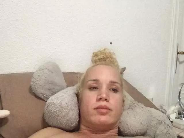 Offline Latinasexy4 on BongaCams